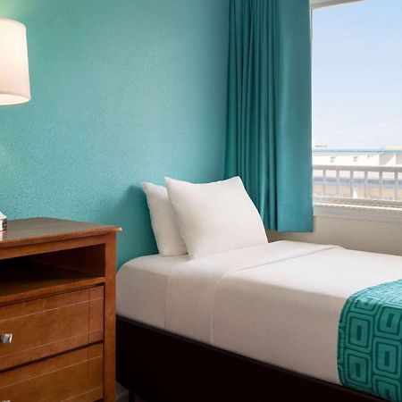Howard Johnson By Wyndham Ocean City Oceanfront Экстерьер фото