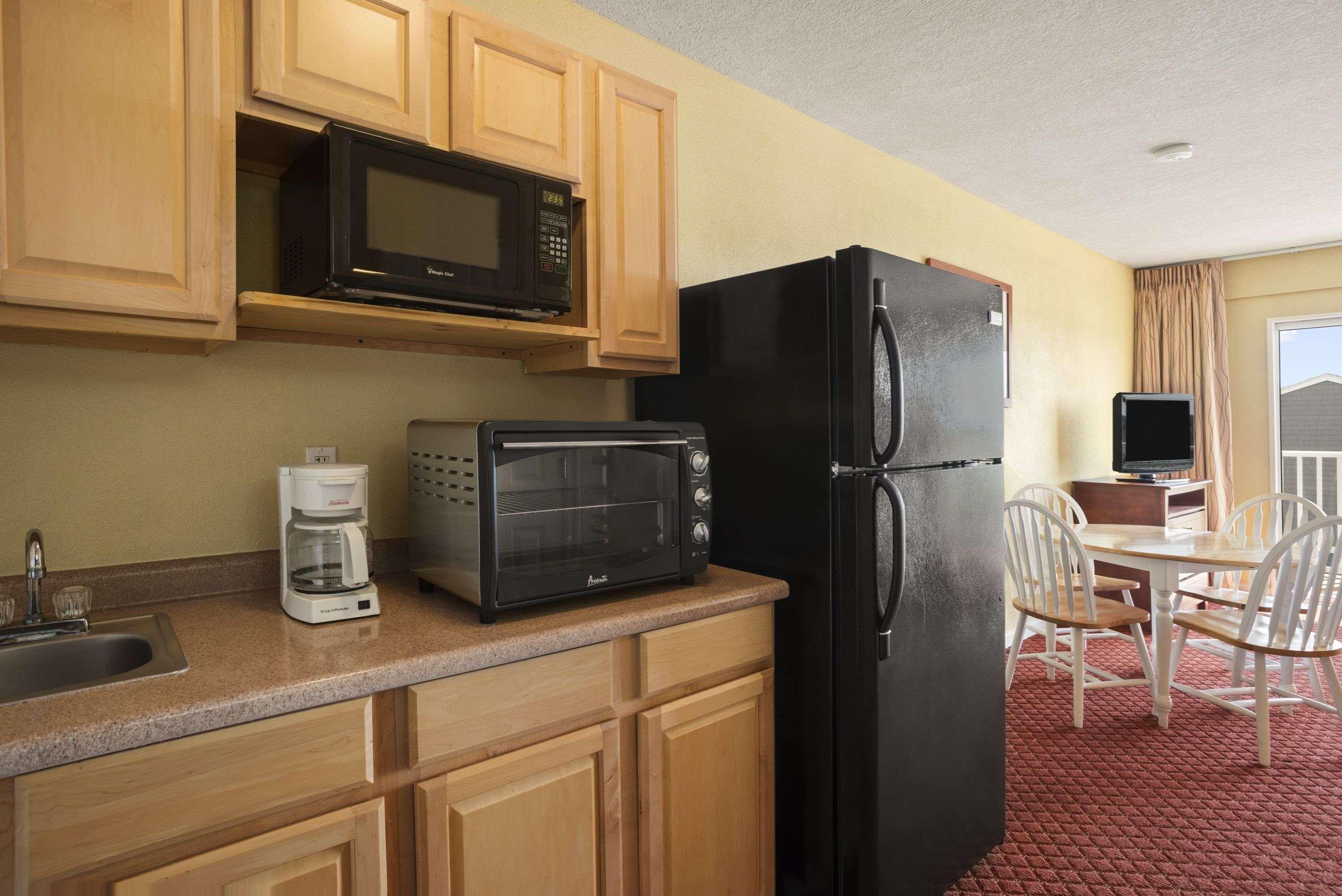 Howard Johnson By Wyndham Ocean City Oceanfront Экстерьер фото