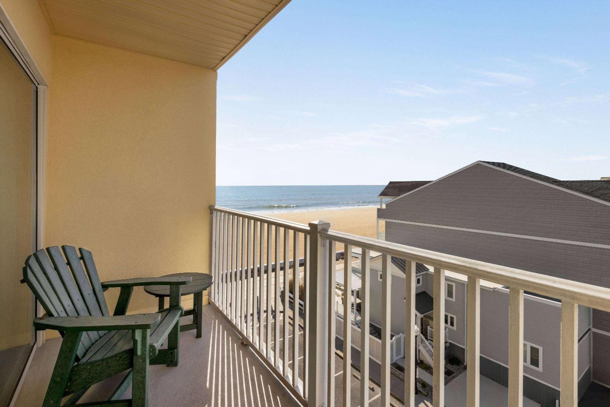 Howard Johnson By Wyndham Ocean City Oceanfront Экстерьер фото