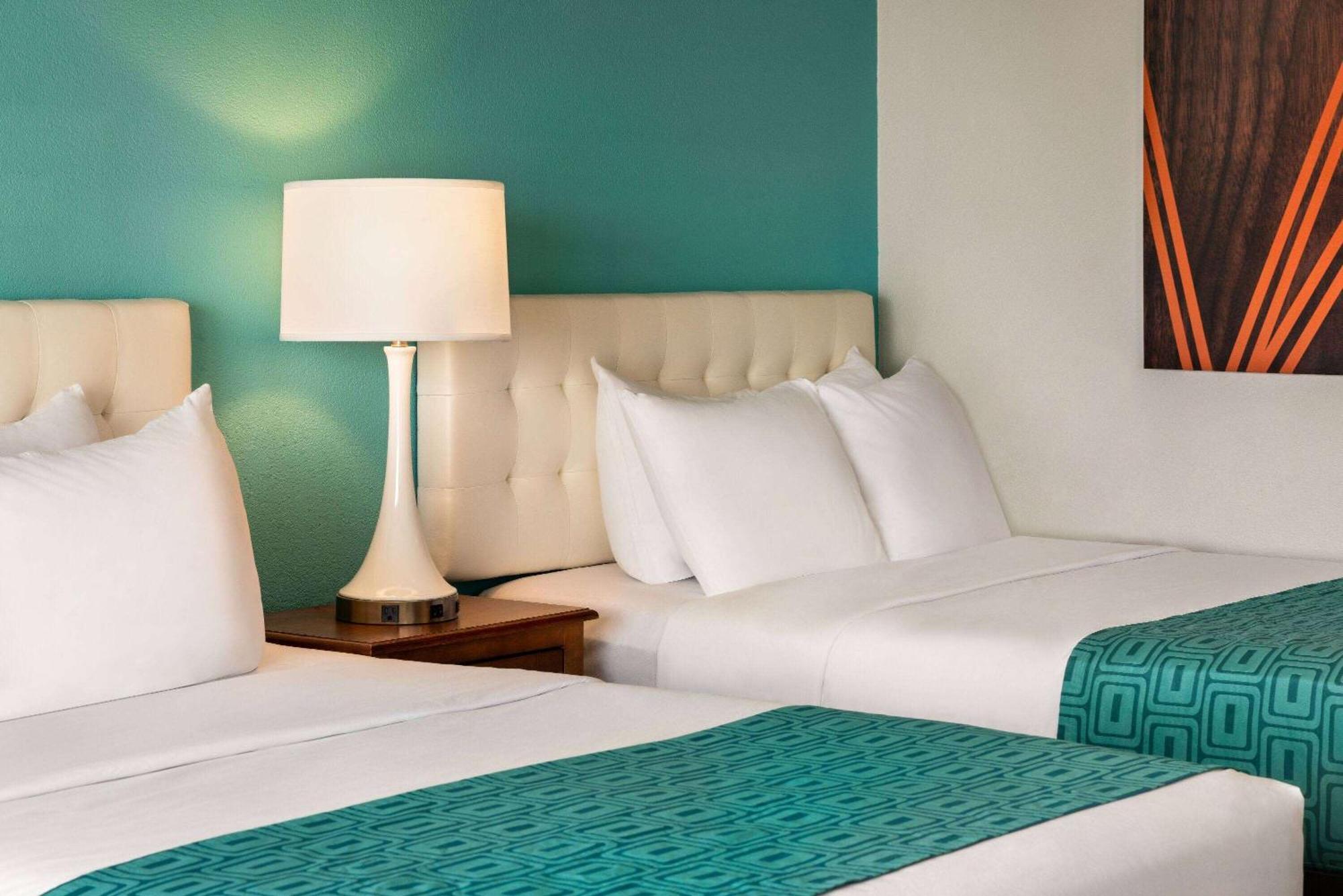 Howard Johnson By Wyndham Ocean City Oceanfront Экстерьер фото