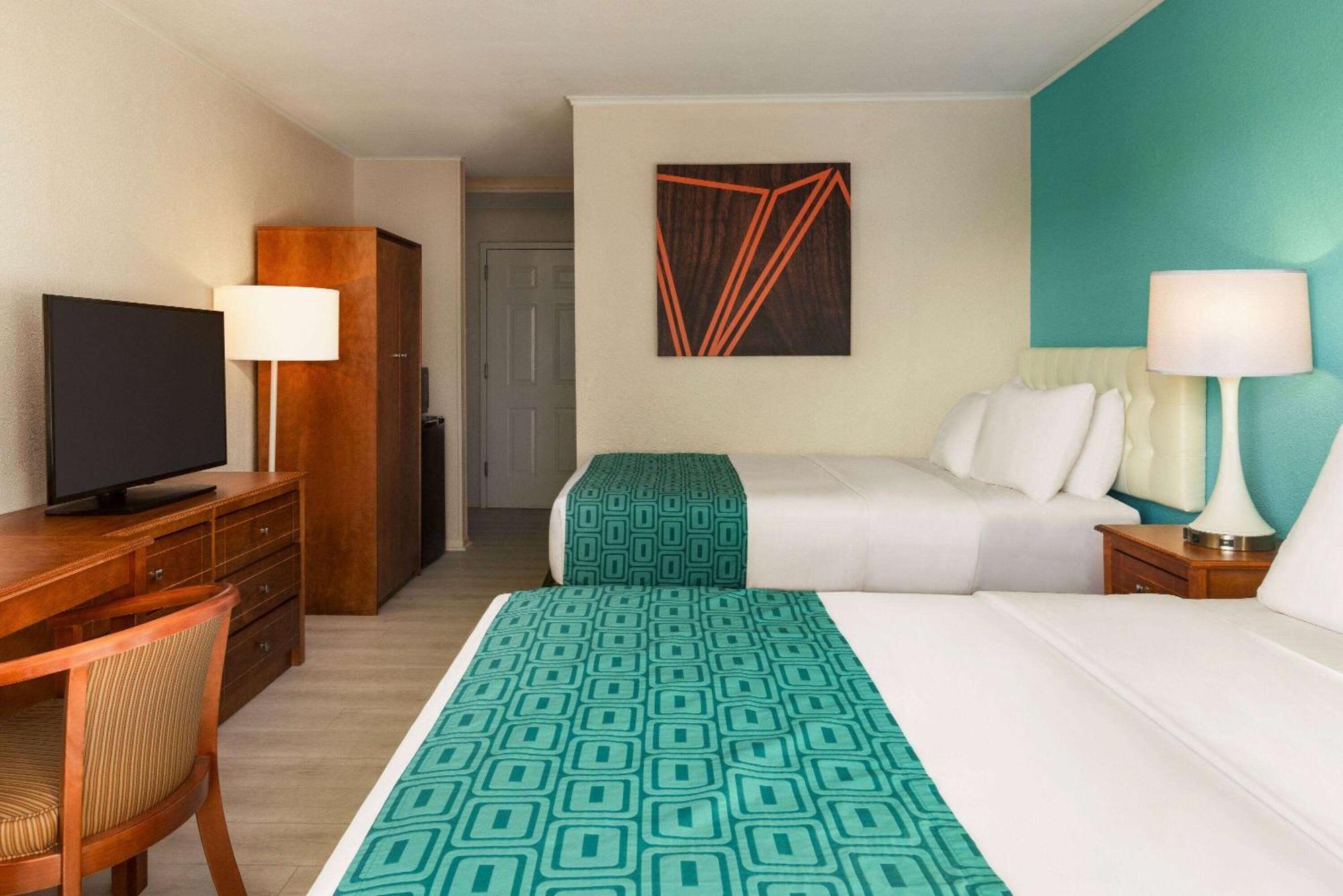 Howard Johnson By Wyndham Ocean City Oceanfront Экстерьер фото