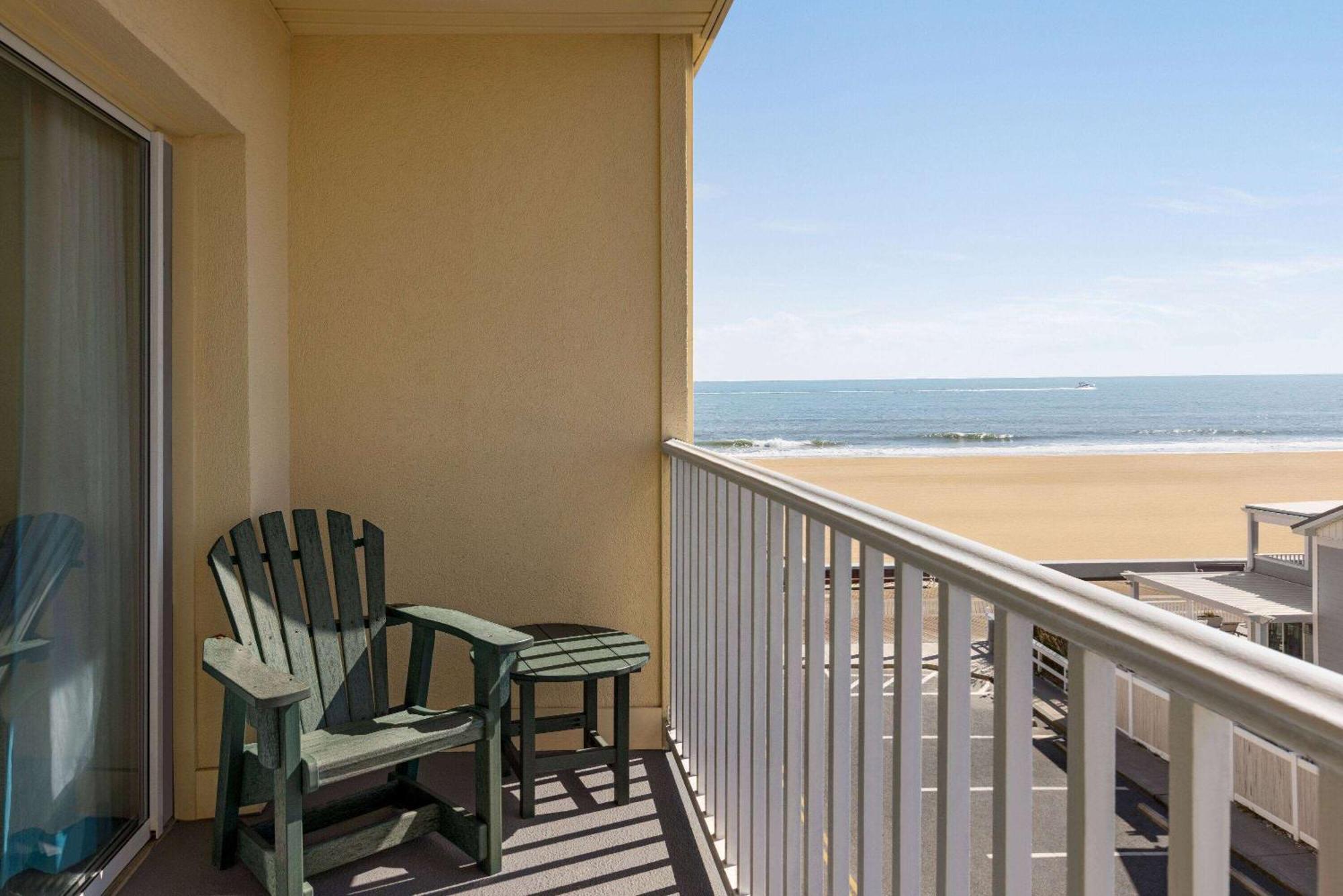 Howard Johnson By Wyndham Ocean City Oceanfront Экстерьер фото